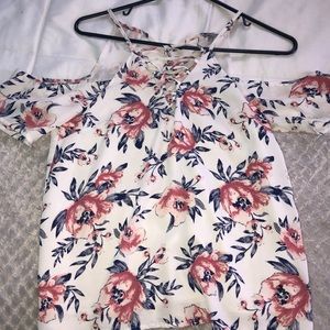 White flower pattern top